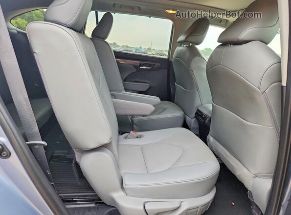 5TDFZRBH3NS163317 2022 TOYOTA HIGHLANDER Silver Սալոնի հետևի տեսք