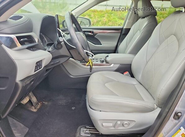 5TDFZRBH3NS163317 2022 TOYOTA HIGHLANDER Silver Սալոնի դիմացի տեսք
