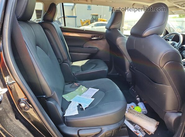 5TDFZRBH9MS149873 2021 TOYOTA HIGHLANDER Black Սալոնի հետևի տեսք
