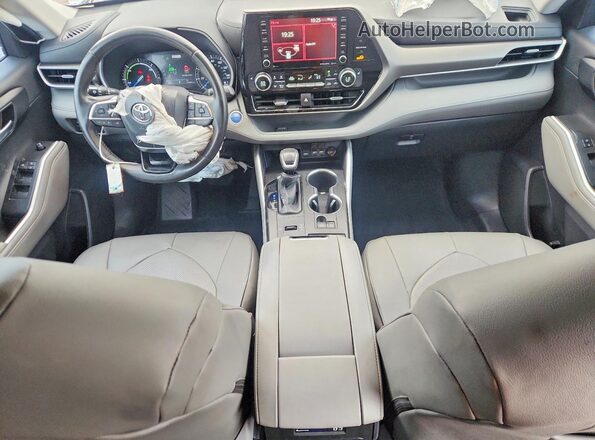 5TDGBRCH0MS519079 2021 TOYOTA HIGHLANDER Серебряный Вид панели приборов