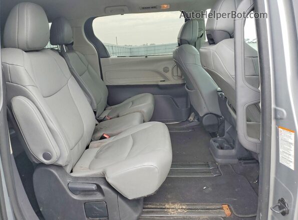 5TDGRKEC1RS208725 2024 TOYOTA SIENNA Silver Սալոնի հետևի տեսք
