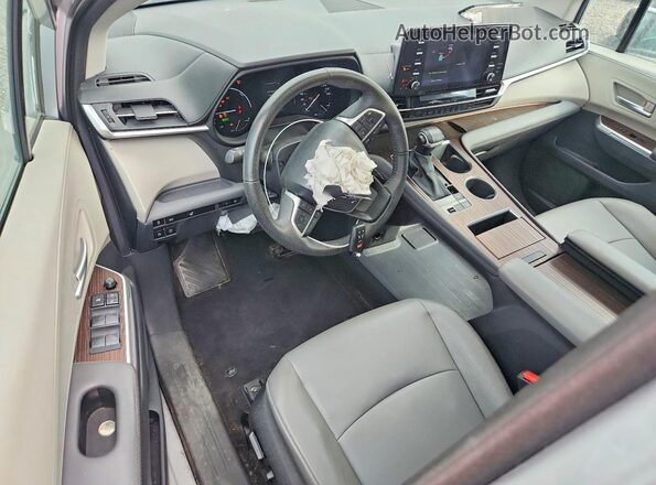 5TDGRKEC1RS208725 2024 TOYOTA SIENNA Silver Առջևի վահանակի տեսք