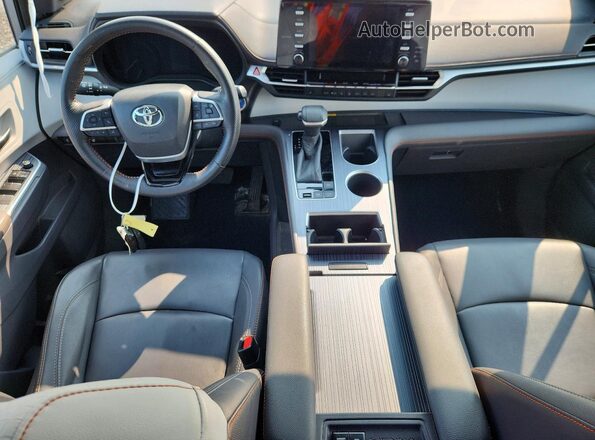 5TDGRKEC7MS051923 2021 TOYOTA SIENNA Silver Dashboard view