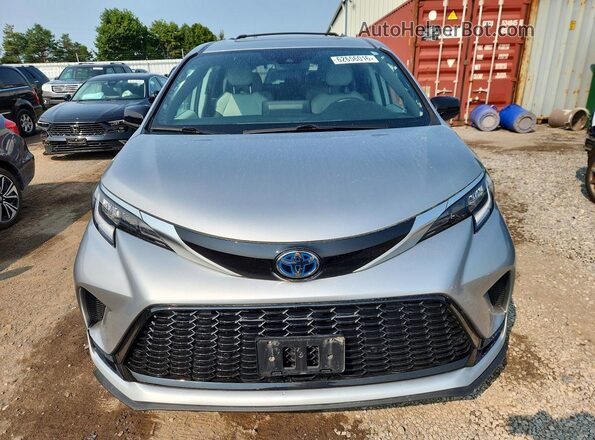 5TDGRKEC7MS051923 2021 TOYOTA SIENNA Silver Front view