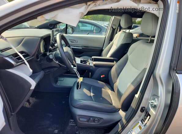 5TDGRKEC7MS051923 2021 TOYOTA SIENNA Silver Front interior view