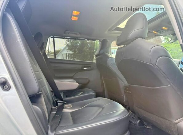 5TDGZRAH2LS502152 2020 TOYOTA HIGHLANDER Silver Вид щитка приладів