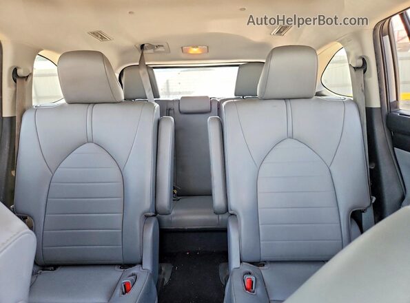 5TDGZRAH2MS061382 2021 TOYOTA HIGHLANDER Silver Rear seats view
