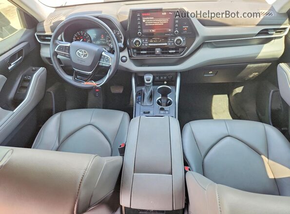 5TDGZRAH2MS061382 2021 TOYOTA HIGHLANDER Silver Dashboard view