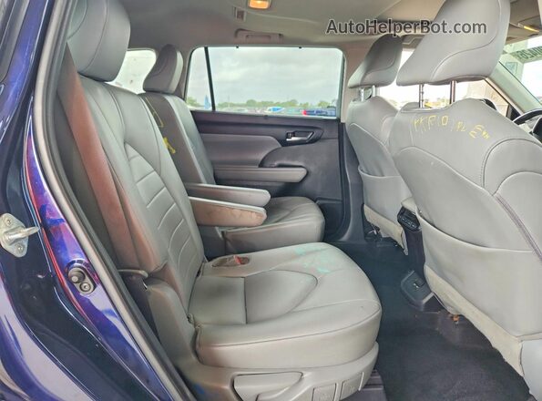 5TDGZRAH4MS531217 2021 TOYOTA HIGHLANDER Blue Widok wnętrza z tyłu