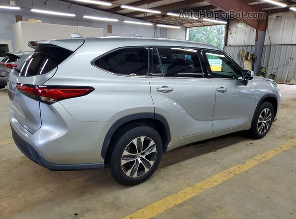 5TDGZRAH9MS038732 2021 TOYOTA HIGHLANDER Silver Delantero derecho