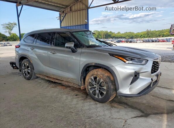 5TDGZRAH9MS050377 2021 TOYOTA HIGHLANDER Серебряный Передняя правая четверть