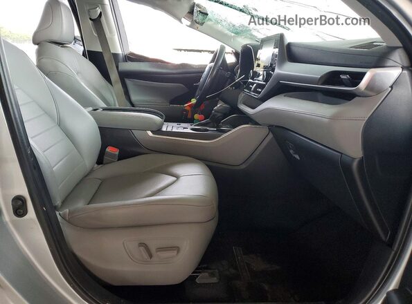 5TDGZRAH9MS050377 2021 TOYOTA HIGHLANDER Серебряный Вид салона спереди