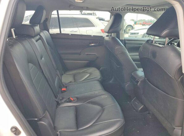 5TDGZRAH9MS067003 2021 TOYOTA HIGHLANDER White Սալոնի հետևի տեսք