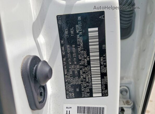 5TDGZRAH9MS067003 2021 TOYOTA HIGHLANDER White VIN կոդի պիտակի տեսք