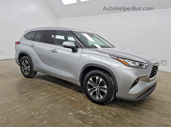 5TDGZRAHXLS001753 2020 TOYOTA HIGHLANDER Silver Front right