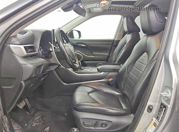 5TDGZRAHXLS001753 2020 TOYOTA HIGHLANDER Silver Front interior view