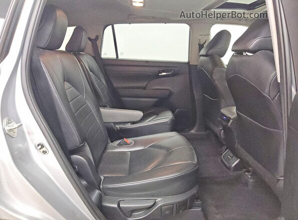 5TDGZRAHXLS001753 2020 TOYOTA HIGHLANDER Silver Rear interior view
