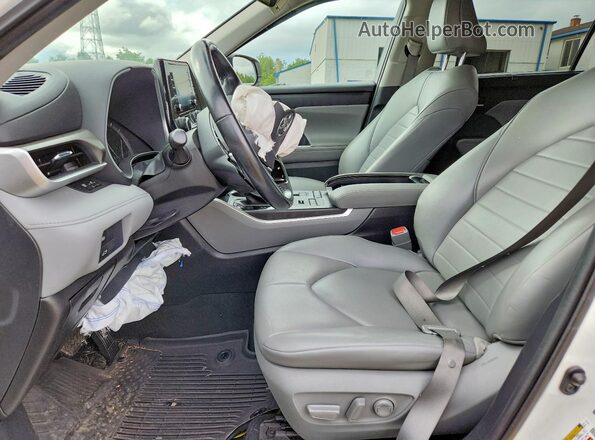 5TDGZRBH0MS128561 2021 TOYOTA HIGHLANDER White Front interior view