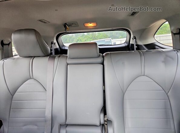 5TDGZRBH0MS128561 2021 TOYOTA HIGHLANDER White Rear seats view