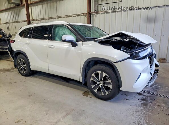 5TDGZRBH2MS094042 2021 TOYOTA HIGHLANDER White Front right