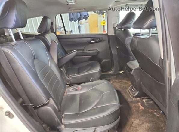 5TDGZRBH5MS102120 2021 TOYOTA HIGHLANDER White Սալոնի հետևի տեսք