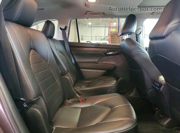 5TDGZRBH7MS116519 2021 TOYOTA HIGHLANDER Gray Rear interior view