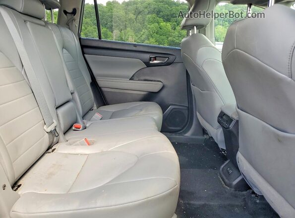 5TDGZRBHXMS076386 2021 TOYOTA HIGHLANDER Charcoal Rear interior view