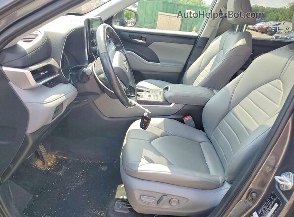 5TDGZRBHXMS076386 2021 TOYOTA HIGHLANDER Charcoal Front interior view