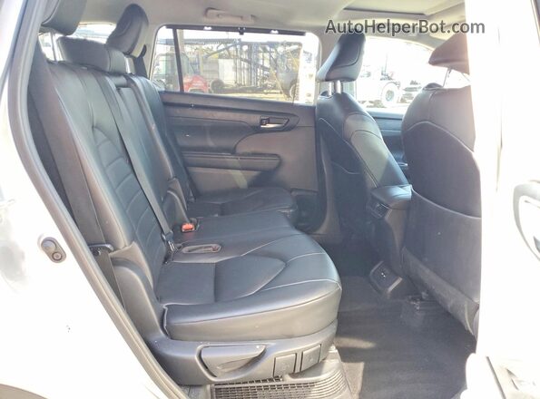 5TDHARAH1MS506254 2021 TOYOTA HIGHLANDER Silver უკანა სალონის ხედი