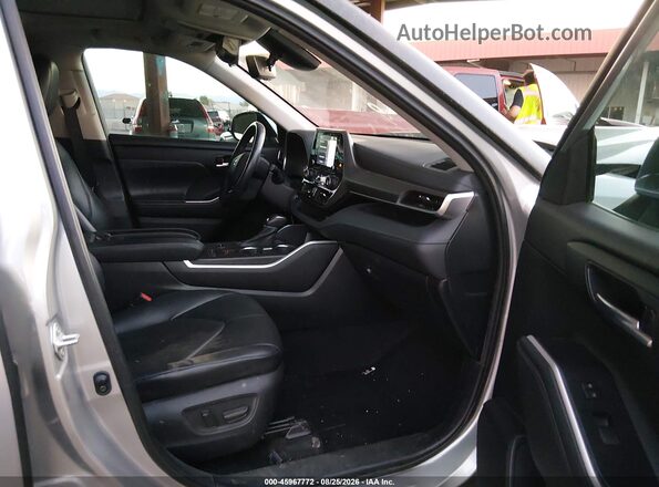 5TDHZRAH6MS090078 2021 TOYOTA HIGHLANDER Silver Vista interior delantera
