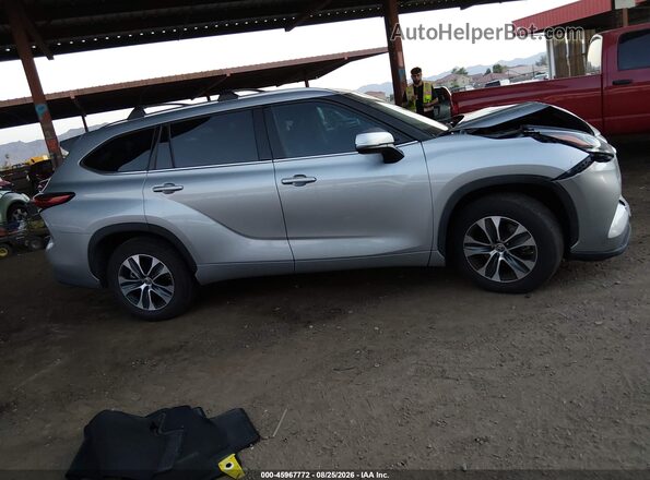 5TDHZRAH6MS090078 2021 TOYOTA HIGHLANDER Silver Vista interior trasera