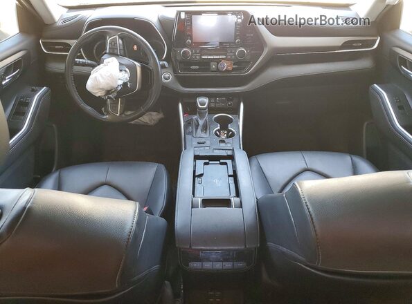 5TDHZRBH1LS030318 2020 TOYOTA HIGHLANDER Silver Widok deski rozdzielczej