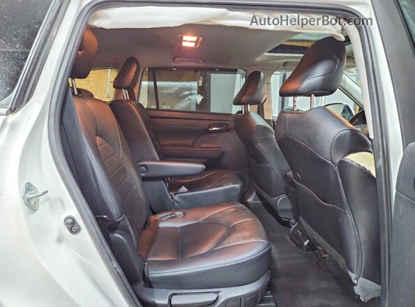 5TDHZRBH2MS134785 2021 TOYOTA HIGHLANDER Белый Вид задней части салона