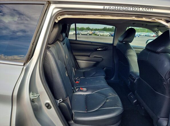5TDHZRBH5LS501015 2020 TOYOTA HIGHLANDER Silver Widok wnętrza z tyłu