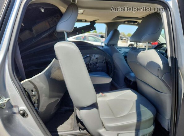 5TDHZRBH6MS555599 2021 TOYOTA HIGHLANDER Серебряный Вид задней части салона