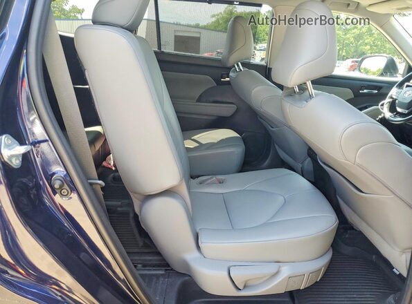5TDHZRBH8MS104903 2021 TOYOTA HIGHLANDER Blue Widok wnętrza z tyłu