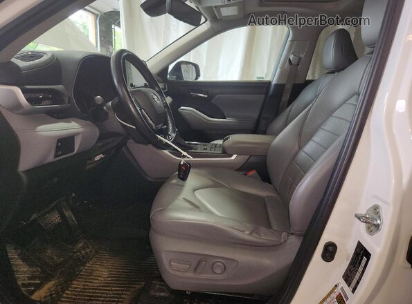 5TDHZRBHXMS073864 2021 TOYOTA HIGHLANDER White Вид салону спереду