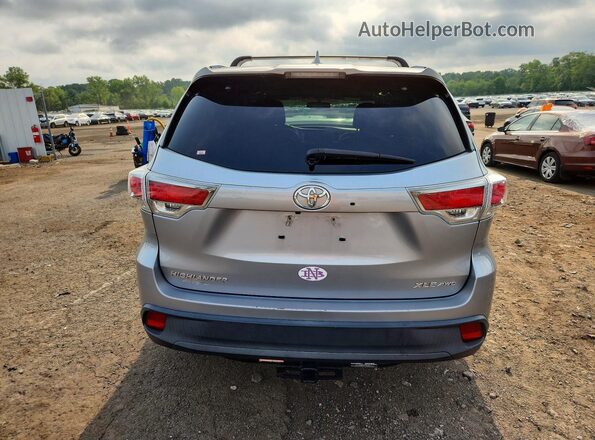 5TDJKRFH2GS243235 2016 TOYOTA HIGHLANDER Серебряный Вид сзади
