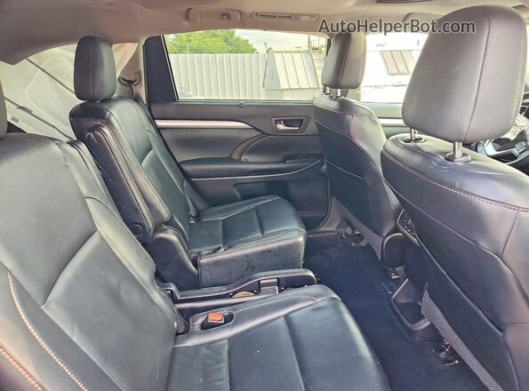 5TDJKRFH2GS243235 2016 TOYOTA HIGHLANDER Серебряный Вид задней части салона