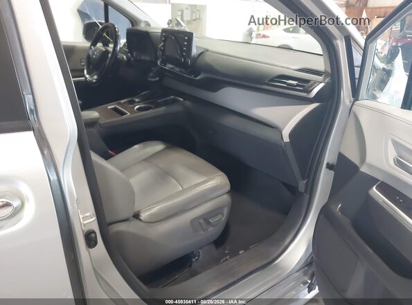 5TDJRKEC4MS063971 2021 TOYOTA SIENNA Серебряный Вид салона спереди