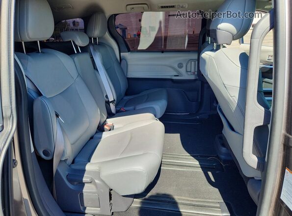 5TDJRKEC5MS003911 2021 TOYOTA SIENNA Gray Widok wnętrza z tyłu