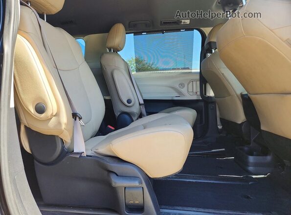 5TDJRKEC6MS025660 2021 TOYOTA SIENNA Black Rear interior view