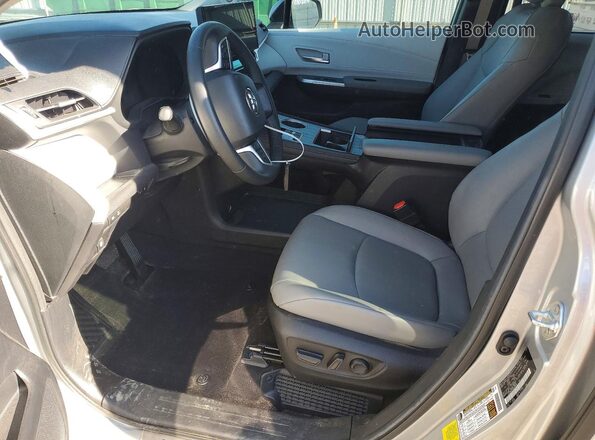 5TDJRKEC6SS248648 2025 TOYOTA SIENNA Silver Front interior view