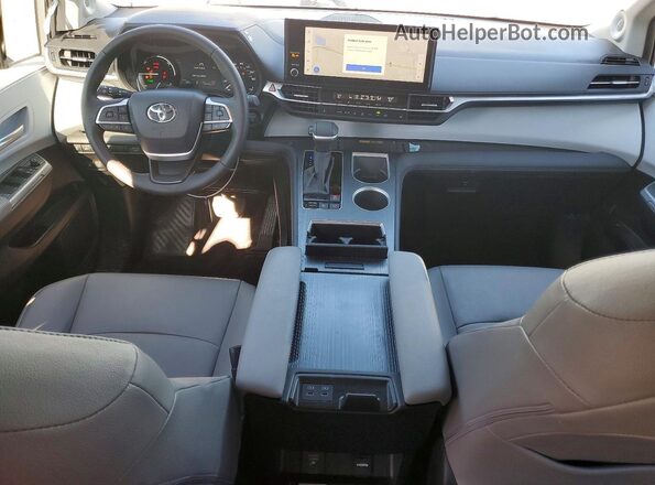 5TDJRKEC6SS248648 2025 TOYOTA SIENNA Silver Dashboard view
