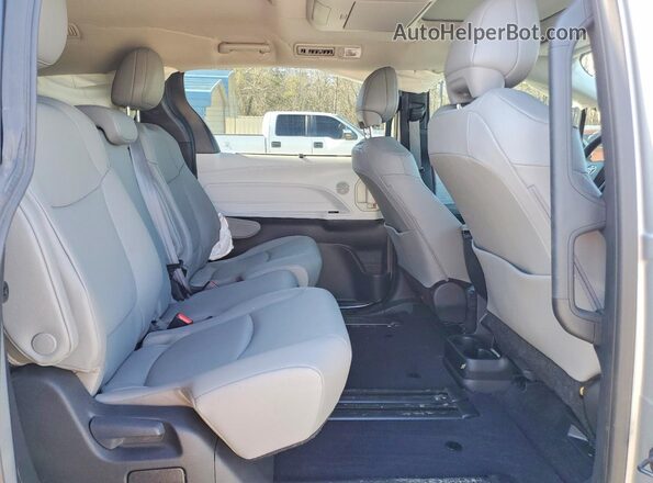 5TDJRKEC6SS248648 2025 TOYOTA SIENNA Silver Rear interior view
