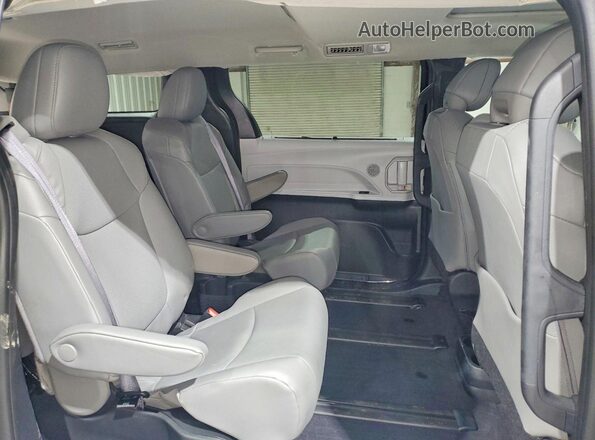 5TDJSKFC3SS167951 2025 TOYOTA SIENNA Blue უკანა სალონის ხედი