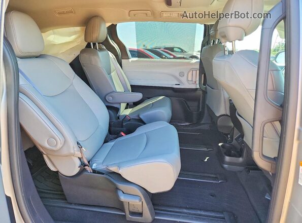 5TDJSKFC4SS160295 2025 TOYOTA SIENNA Silver Rear interior view