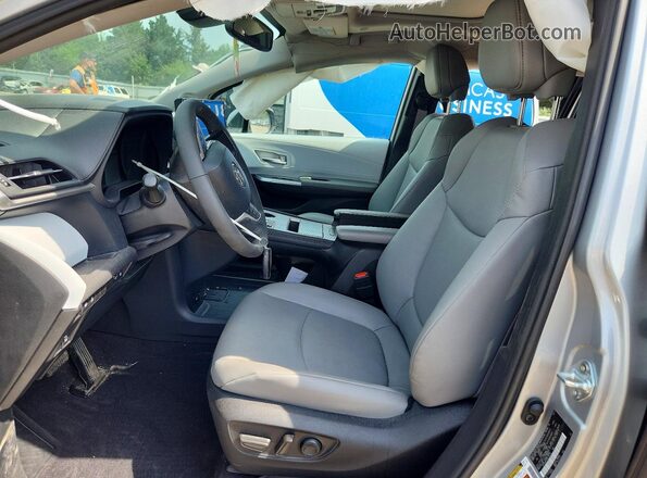 5TDJSKFC5SS215210 2025 TOYOTA SIENNA Серебряный Вид салона спереди