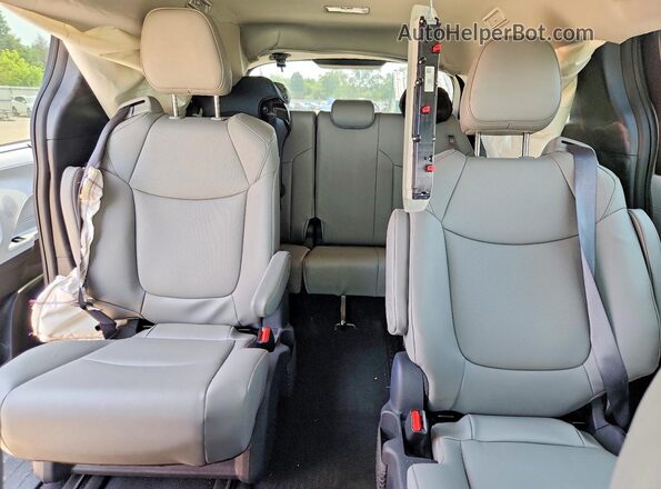 5TDJSKFC5SS215210 2025 TOYOTA SIENNA Серебряный Вид задних сидений