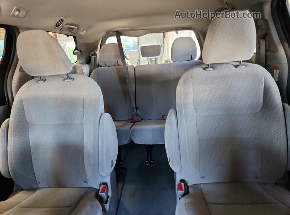 5TDJZ3DC0JS194950 2018 TOYOTA SIENNA Серый Вид задних сидений